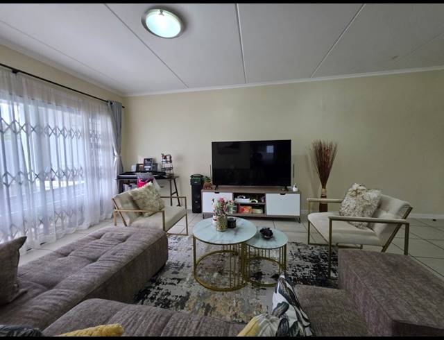 3 BEDROOM APARTMENT FOR SALE IN MODDERFONTEIN